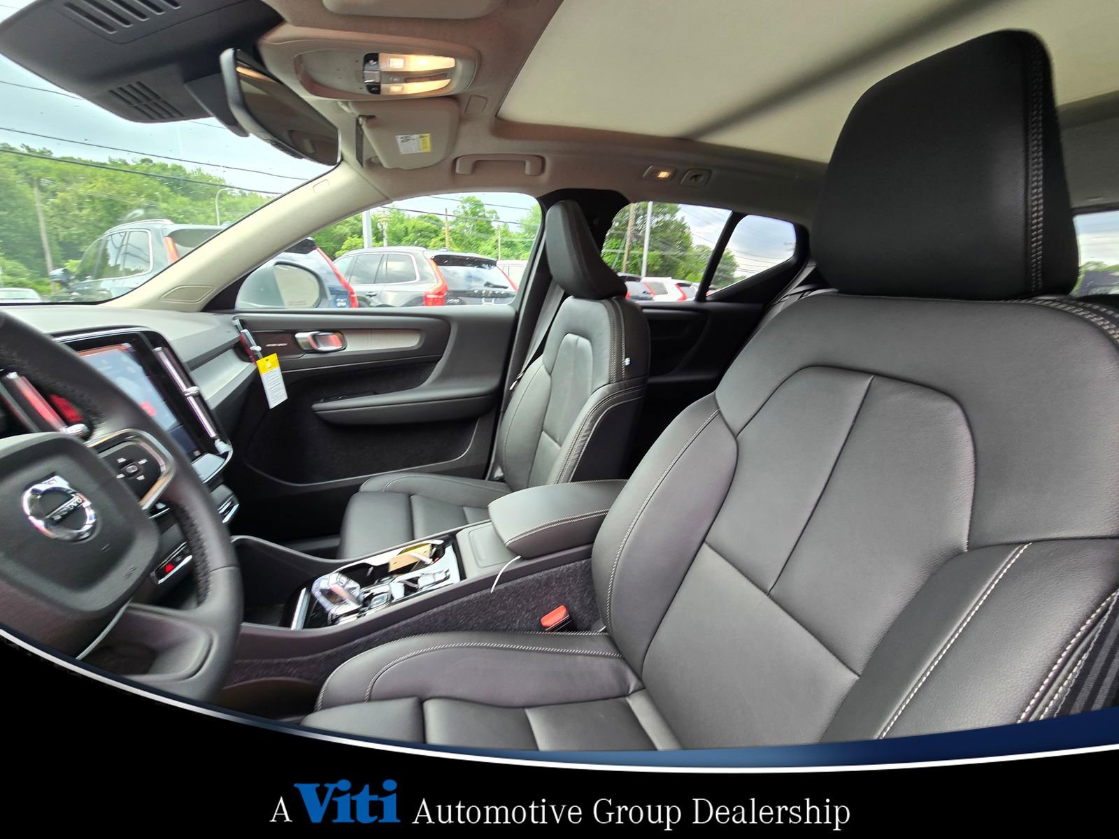 Used 2025 Volvo XC40 B5 Plus w/ Protection Package Premier image 13