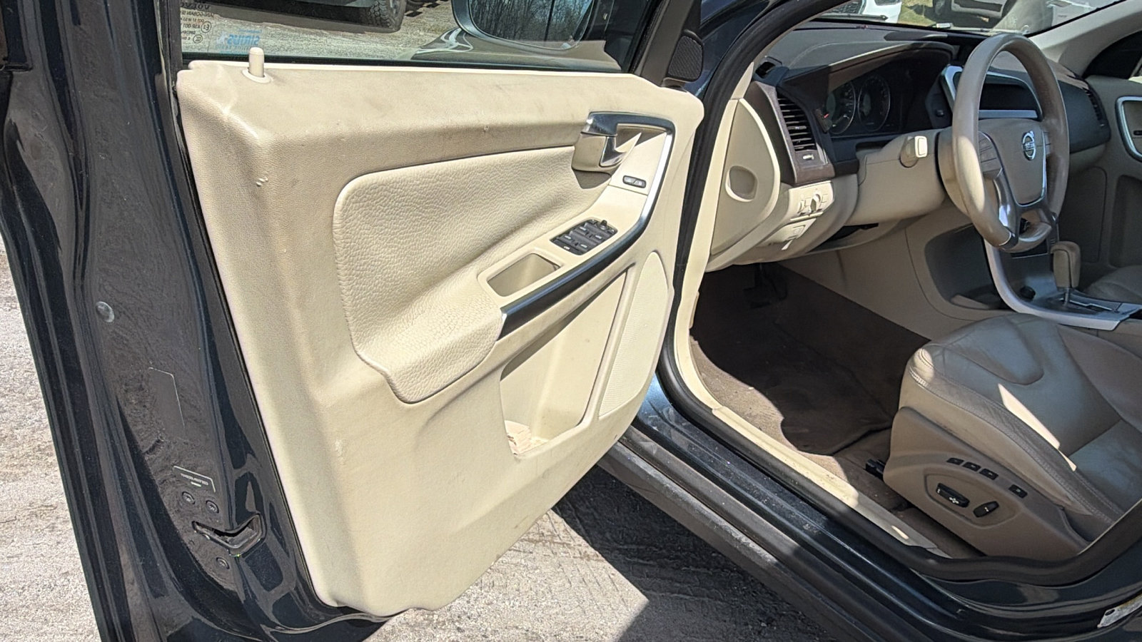 Used 2011 Volvo XC60 3.2 R-Design image 14