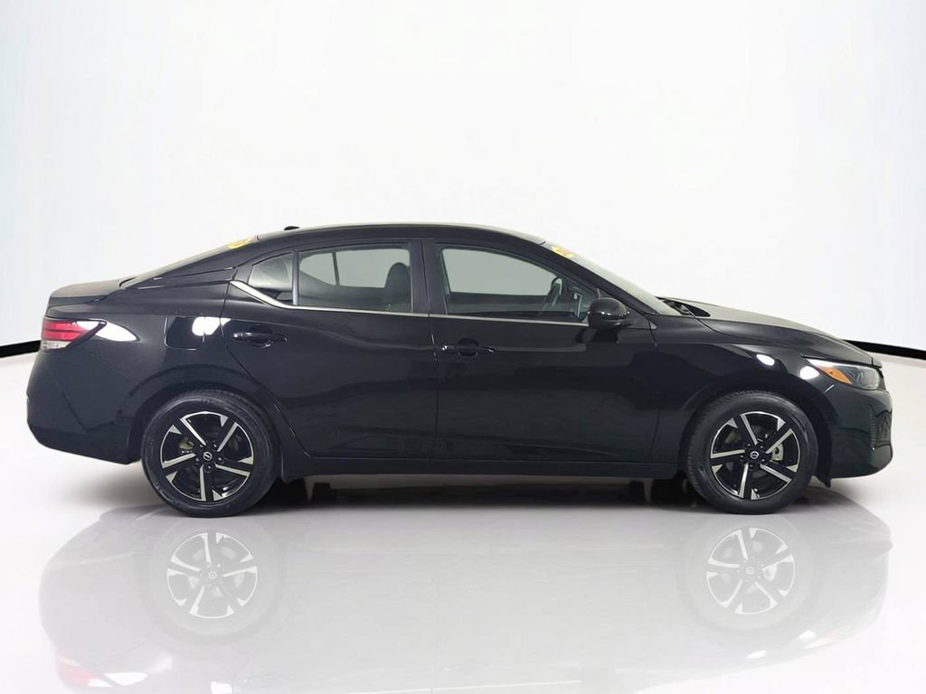 Used 2025 Nissan Sentra SV FWD image 4