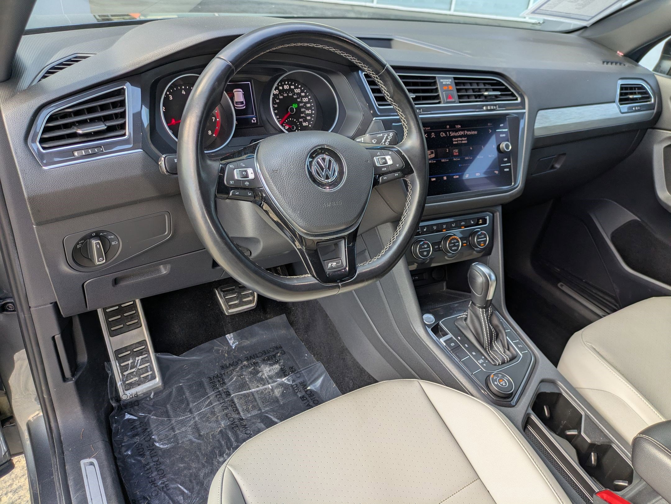 Used 2021 Volkswagen Tiguan SE image 12
