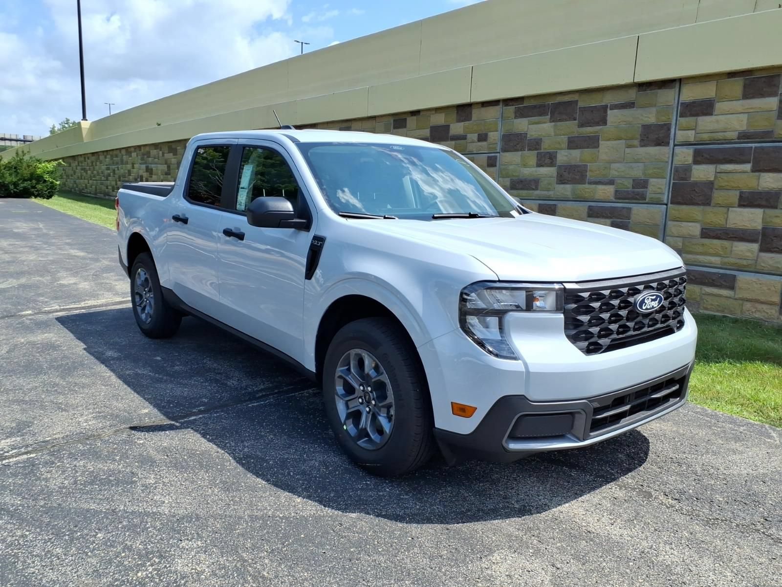 New 2026 Ford Maverick XLT w/ Equipment Group 301A AWD/4WD image 2