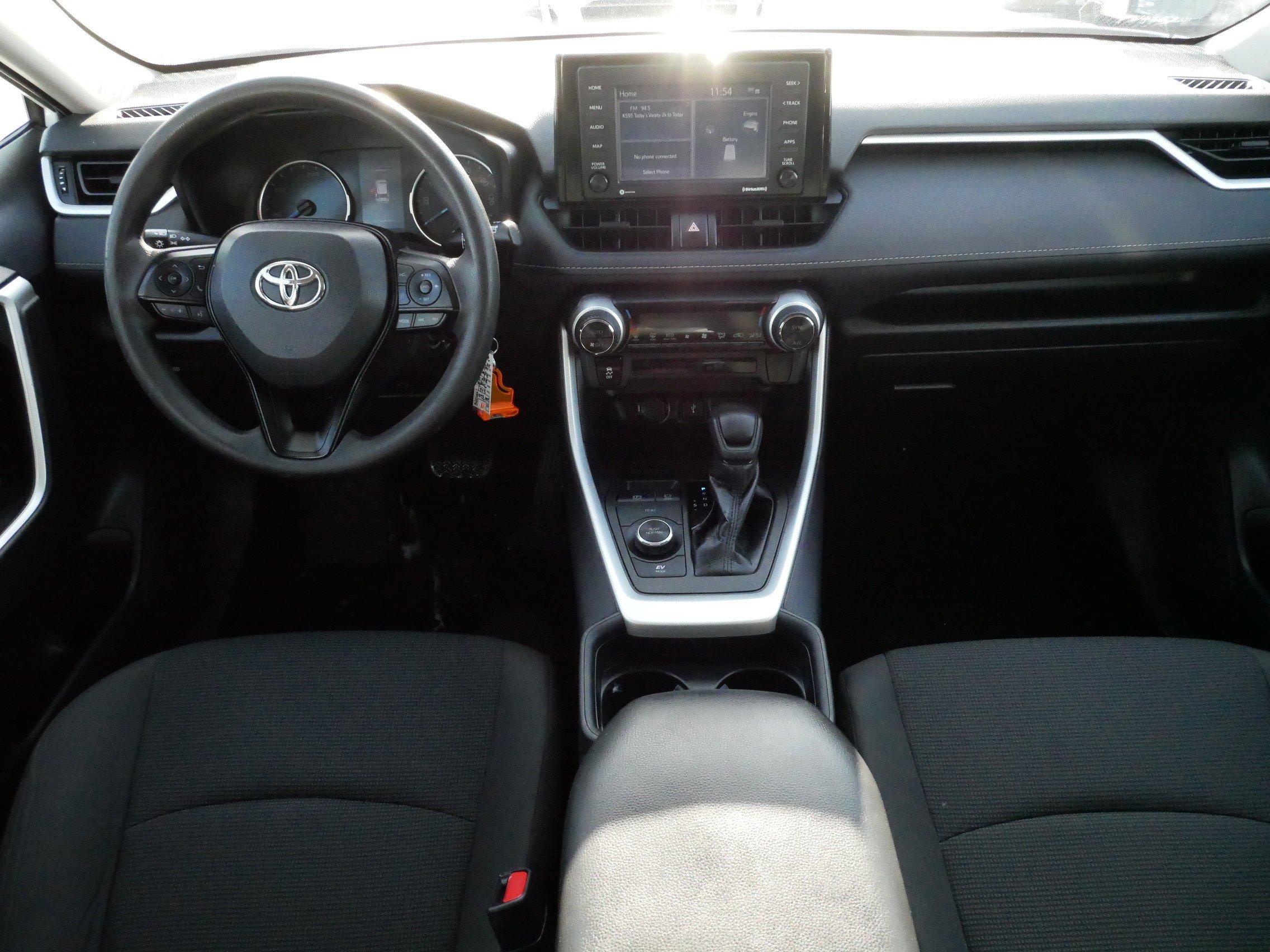 Used 2021 Toyota RAV4 LE image 10