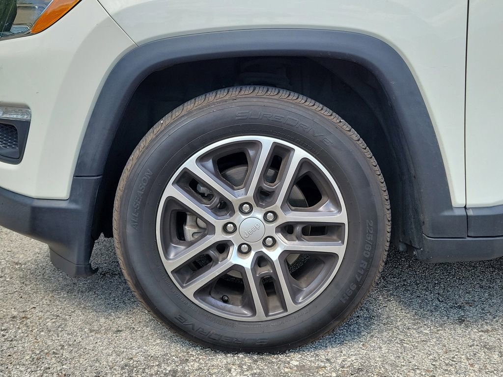 Used 2019 Jeep Compass Latitude FWD image 7