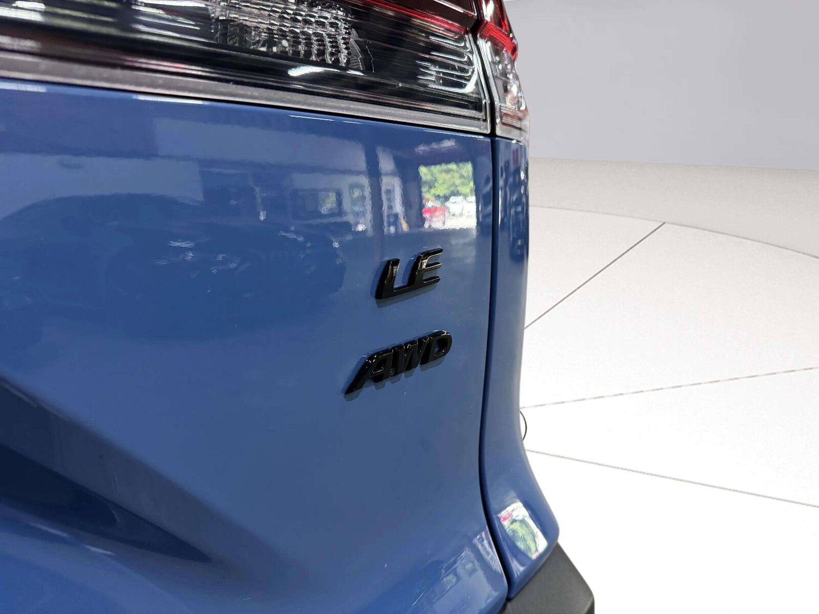 Used 2026 Toyota Corolla Cross LE AWD/4WD image 18