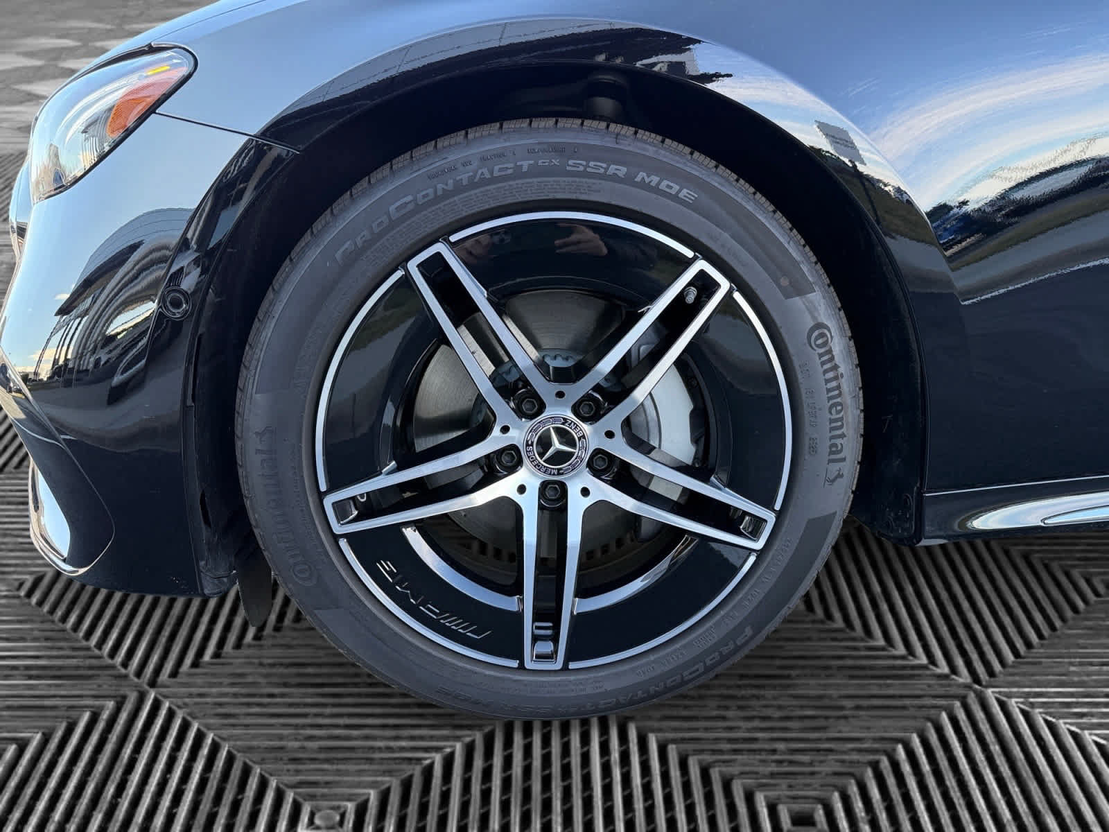 Used 2026 Mercedes-Benz E 350 4MATIC Sedan image 9