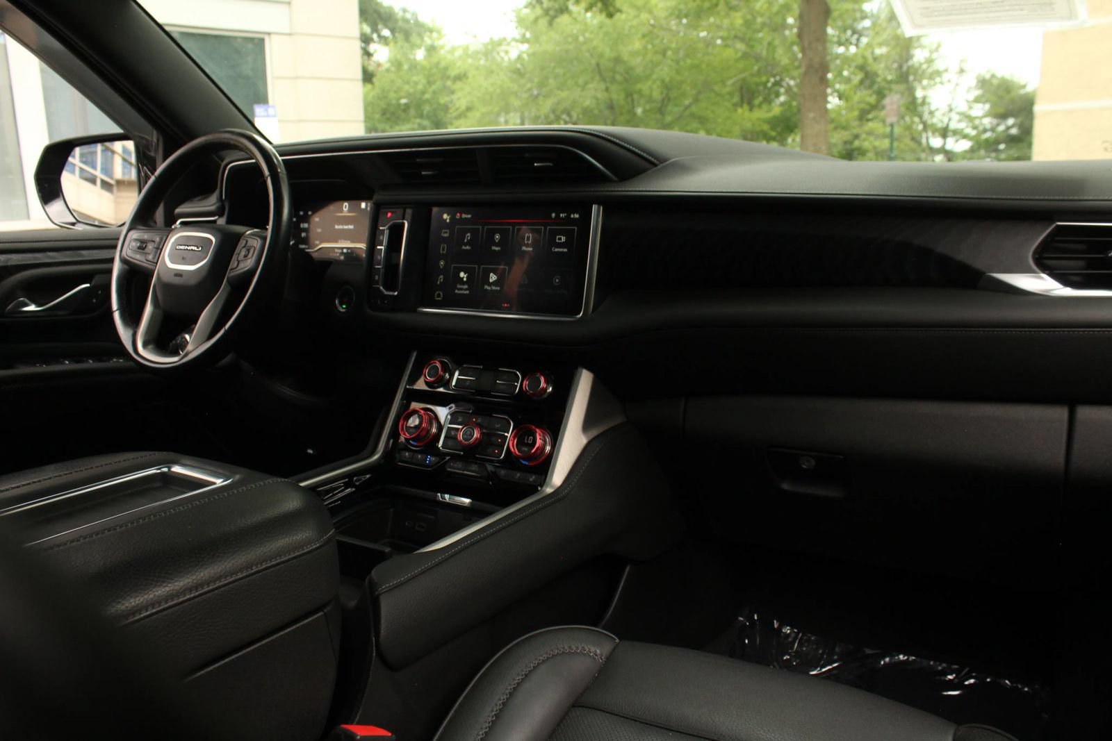 Used 2022 GMC Yukon Denali AWD/4WD image 25