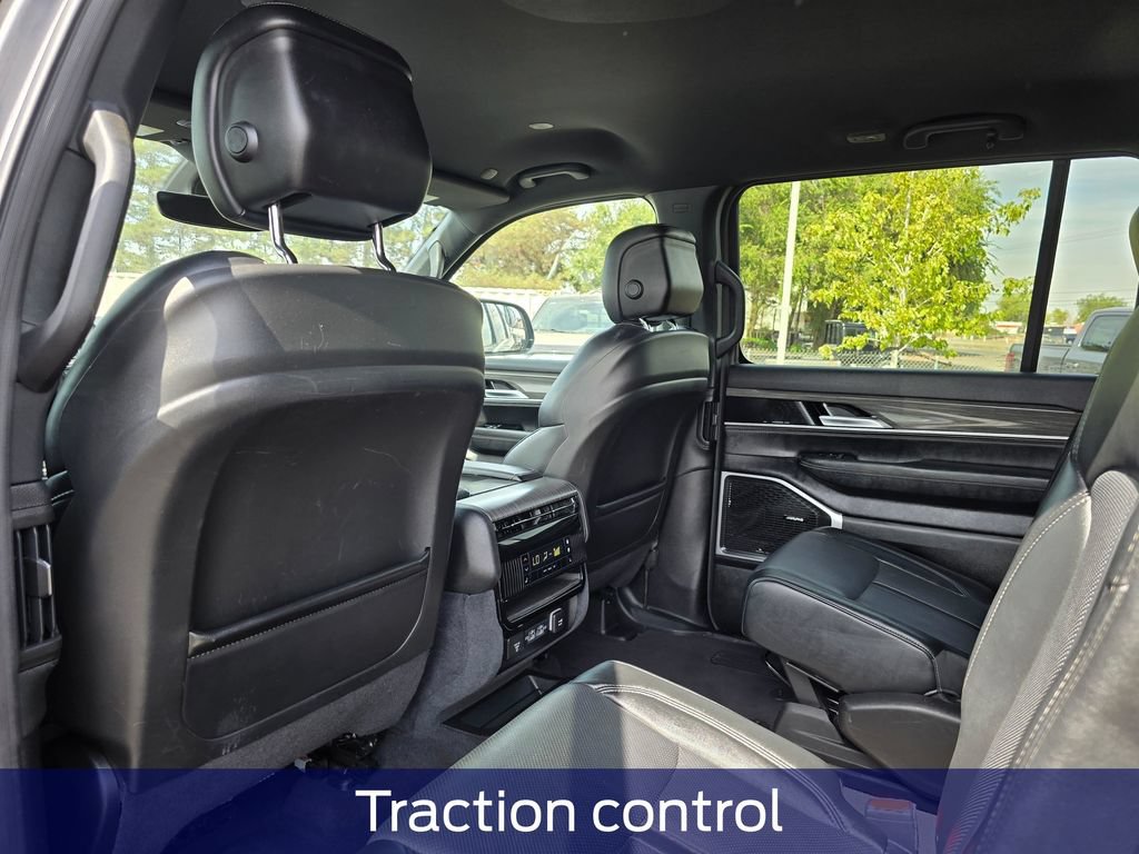 Used 2024 Jeep Wagoneer L Series II AWD/4WD image 13