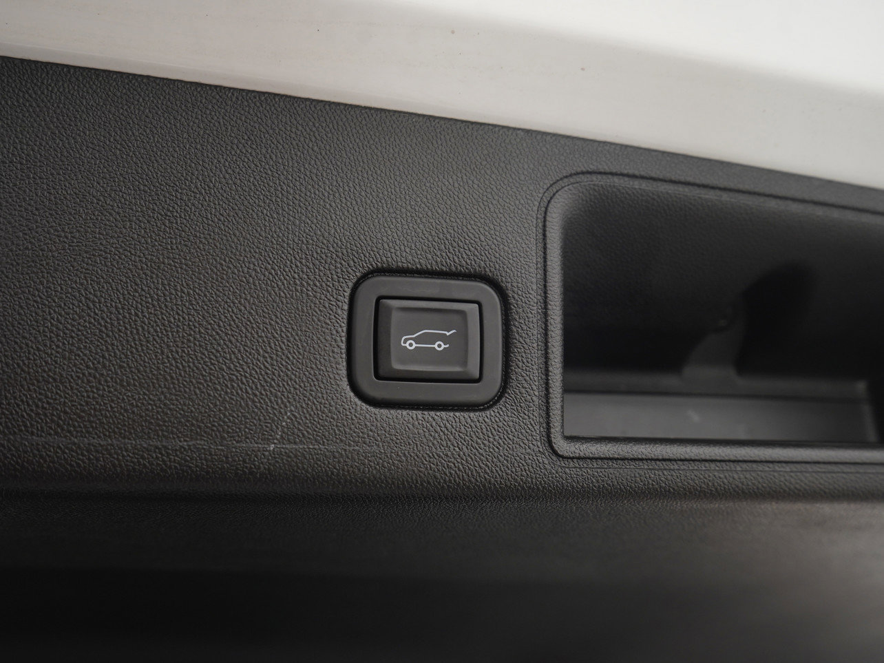 Used 2024 GMC Terrain SLT image 11