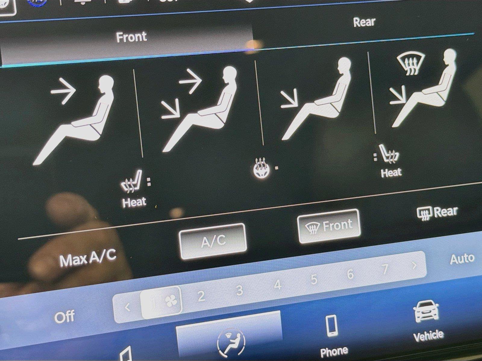 Used 2024 Chrysler Pacifica Touring-L FWD image 24