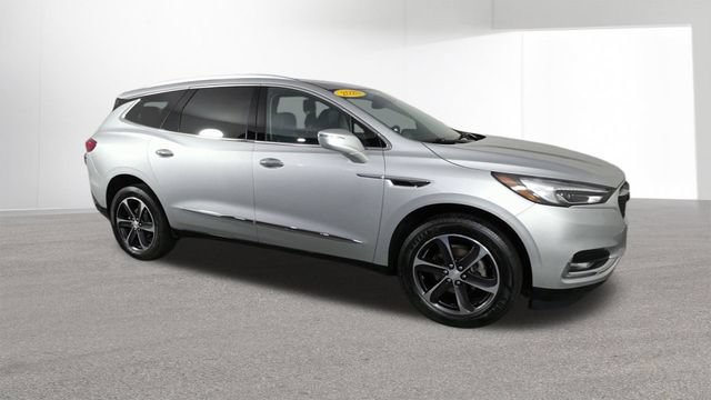 Used 2020 Buick Enclave Essence w/ Sport Touring Edition FWD image 2