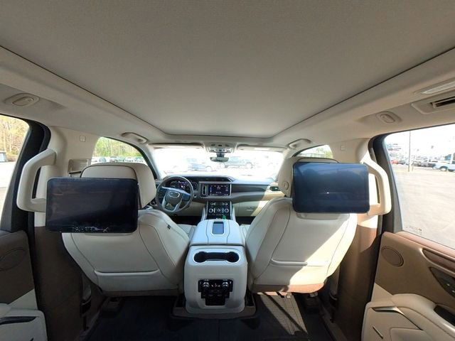 Used 2021 GMC Yukon XL Denali w/ Denali Premium Package image 32