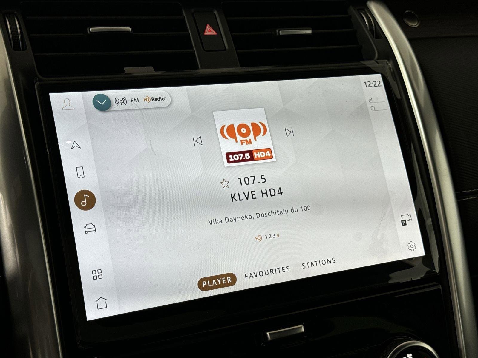 Certified 2025 Land Rover Discovery Dynamic SE image 19