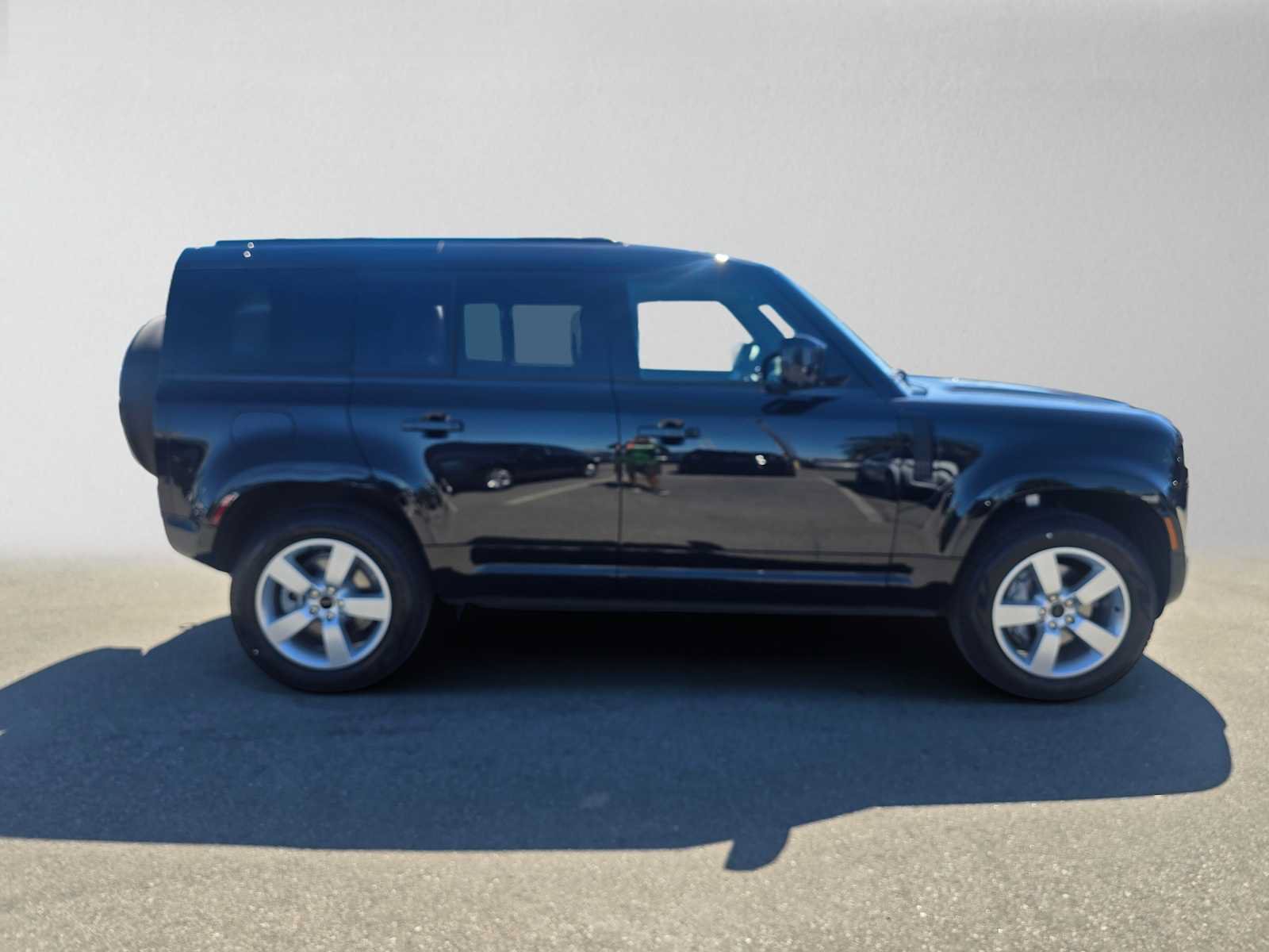 New 2026 Land Rover Defender 110 X-Dynamic SE AWD/4WD image 6