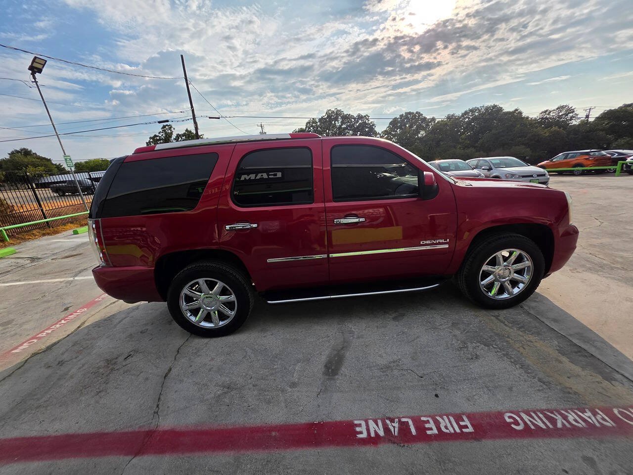 Used 2014 GMC Yukon Denali RWD image 12