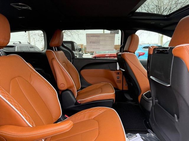 New 2026 Chrysler Pacifica Pinnacle image 12