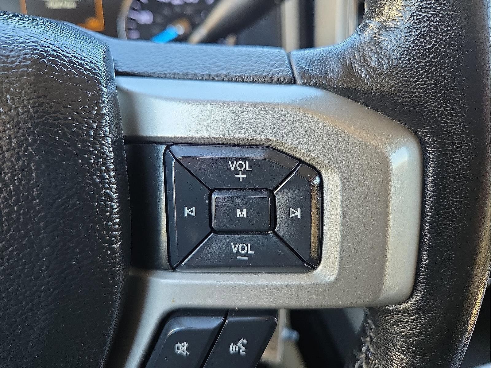 Used 2018 Ford F350 Lariat w/ Chrome Package image 18