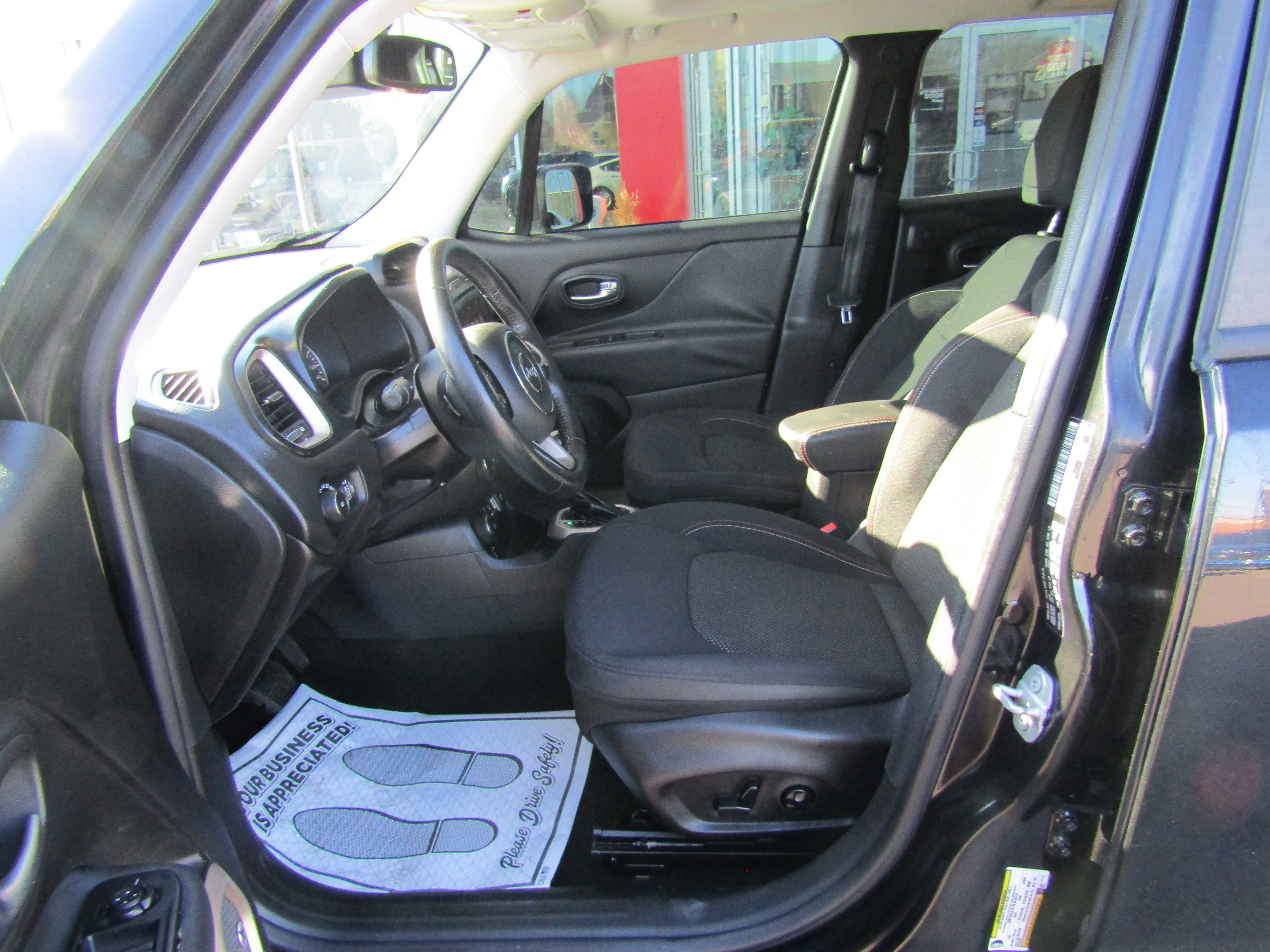 Used 2016 Jeep Renegade 75th Anniversary image 9