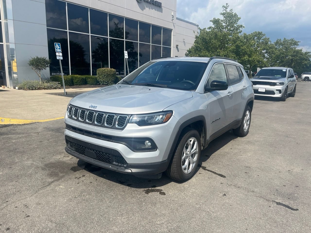 Used 2024 Jeep Compass Latitude AWD/4WD image 7