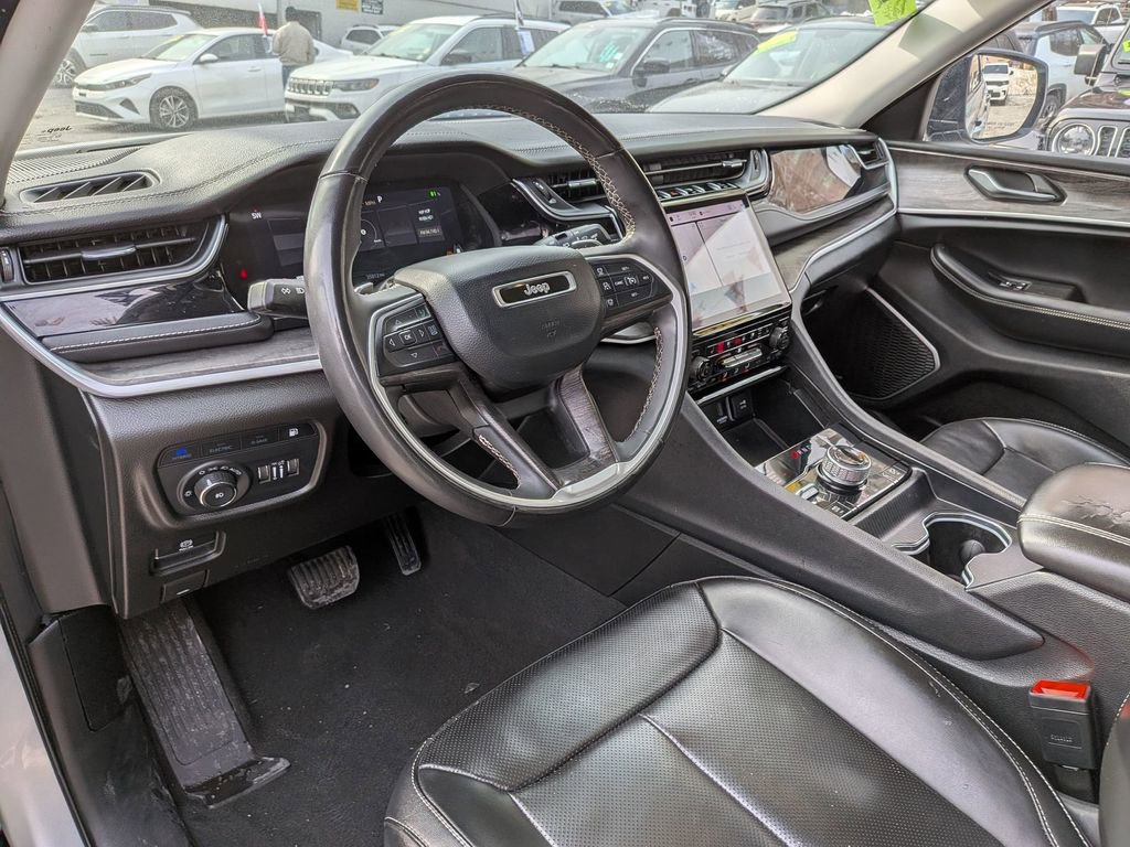 Used 2023 Jeep Grand Cherokee 30th Anniversary image 13