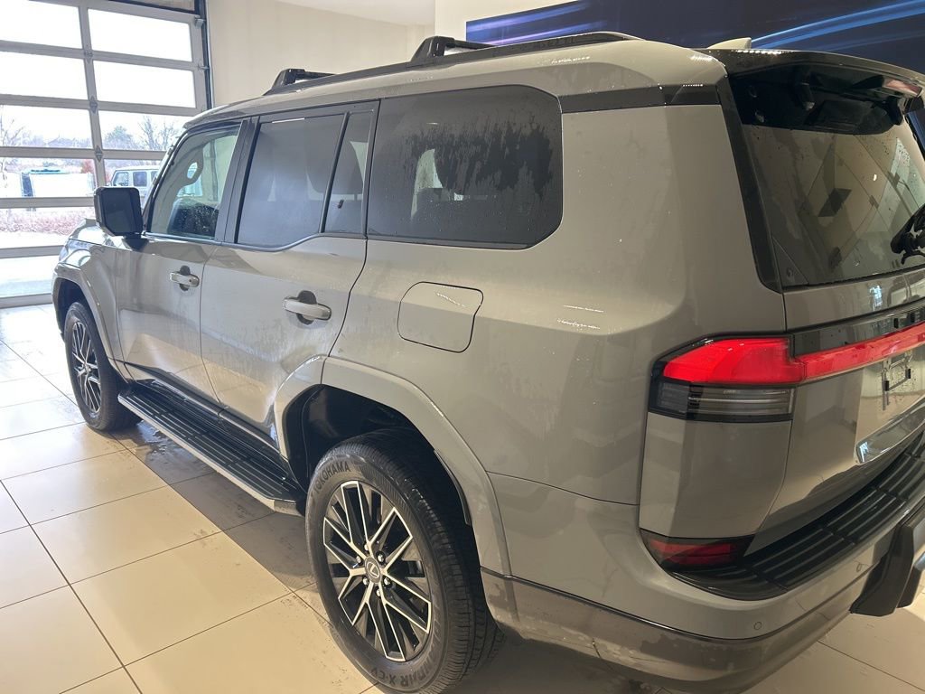 Used 2025 Lexus GX 550 image 2