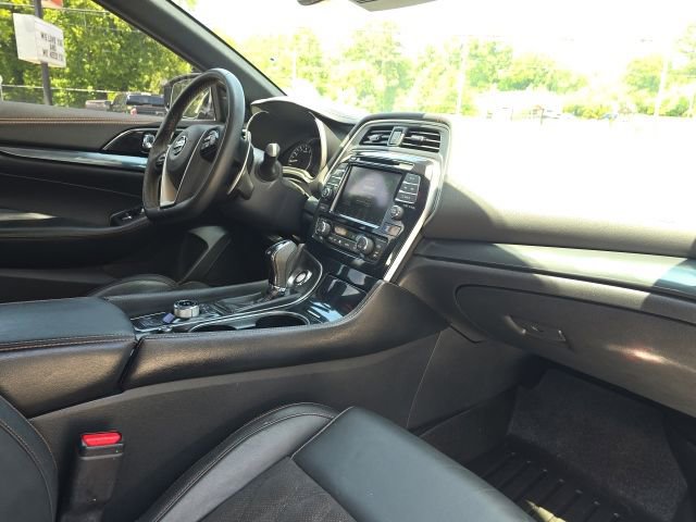 Used 2020 Nissan Maxima SR w/ Sport Mat Group FWD image 18