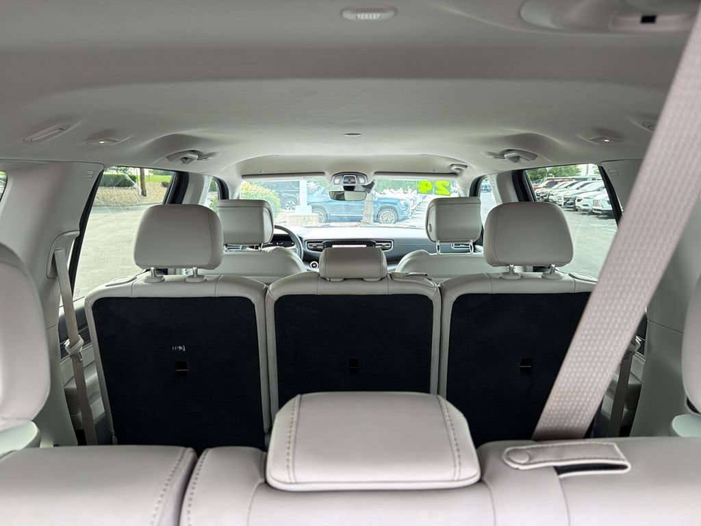 Used 2024 Jeep Wagoneer L Series II w/ Flexible Seating Group AWD/4WD image 12