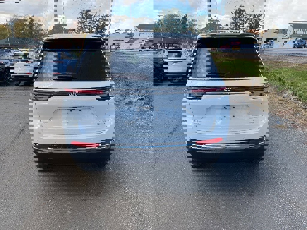 New 2025 Jeep Grand Cherokee Limited image 6