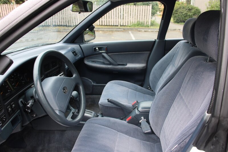 Used 1993 Subaru Legacy L FWD image 5