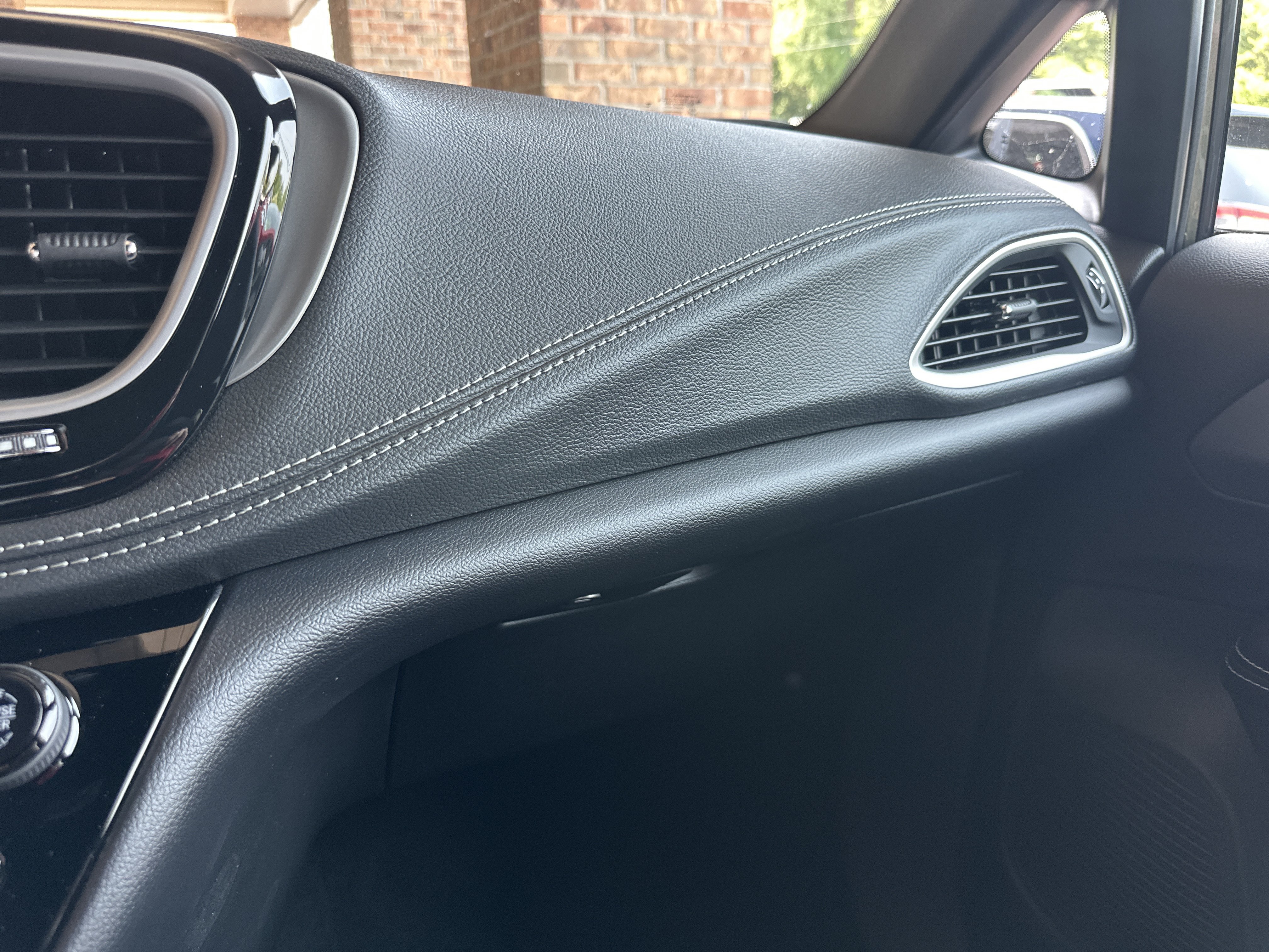 New 2027 Chrysler Pacifica Select AWD/4WD image 4