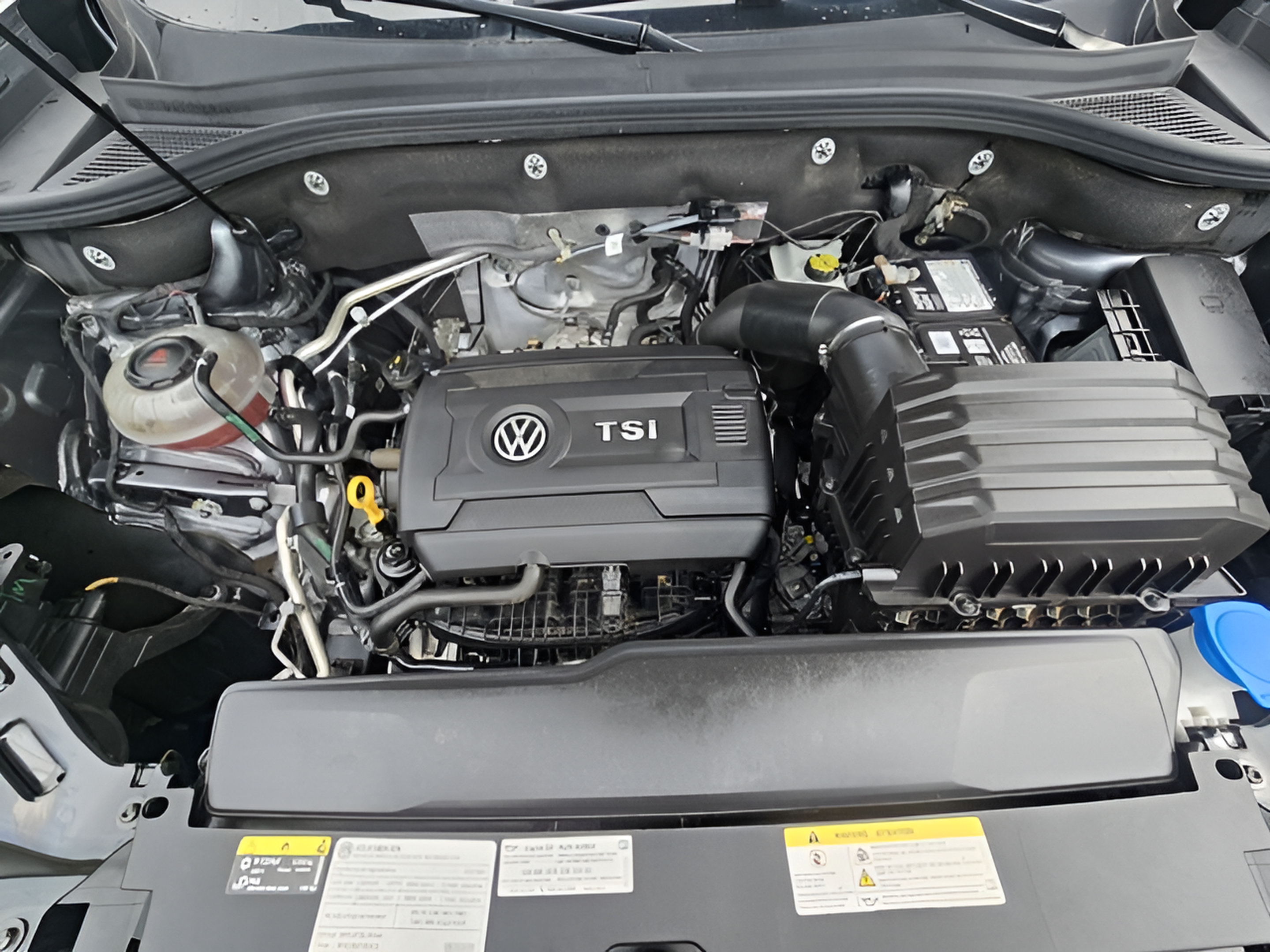 Used 2021 Volkswagen Atlas Cross Sport SE FWD image 29