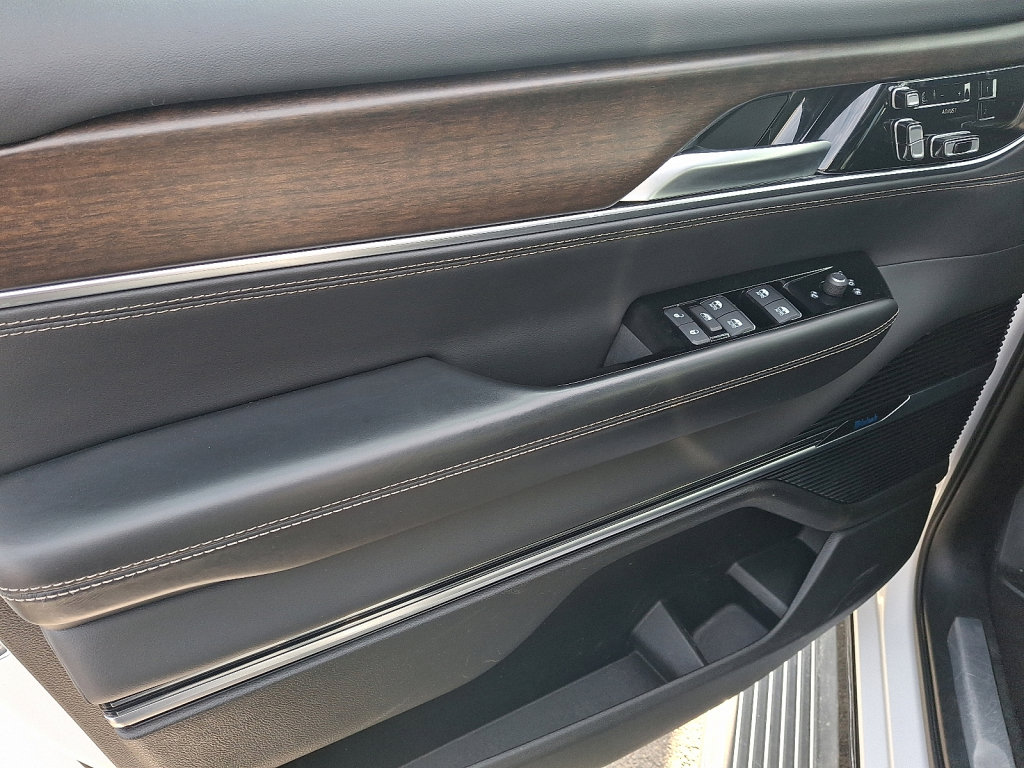 Used 2024 Jeep Grand Wagoneer L 4WD image 22