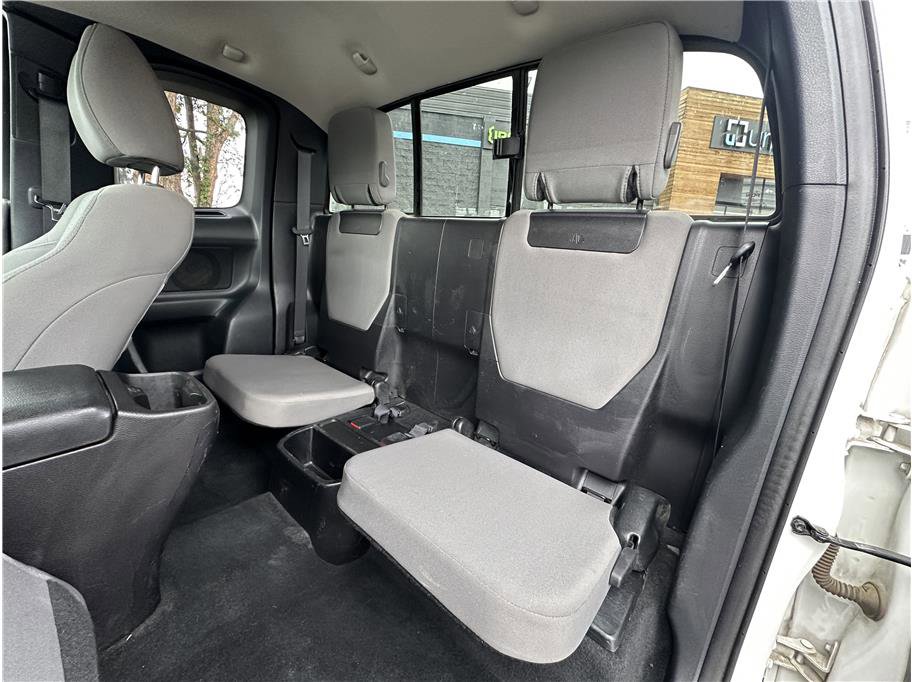 Used 2016 Toyota Tacoma SR5 AWD/4WD image 16
