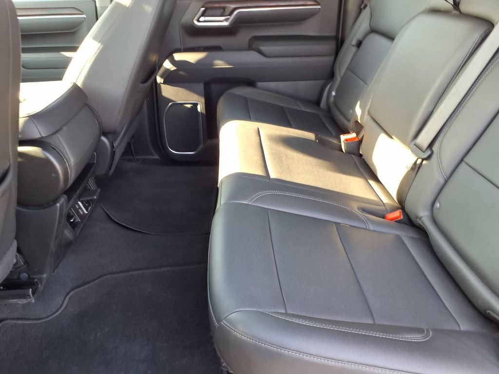 Used 2025 GMC Sierra 1500 SLT RWD image 11