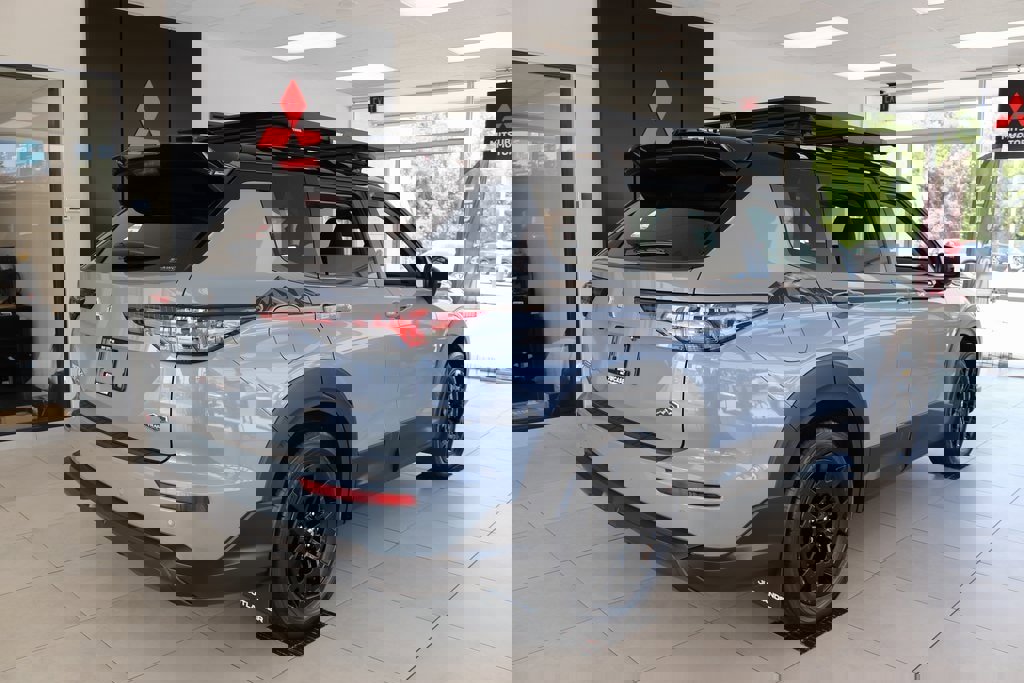 New 2025 Mitsubishi Outlander AWD image 9