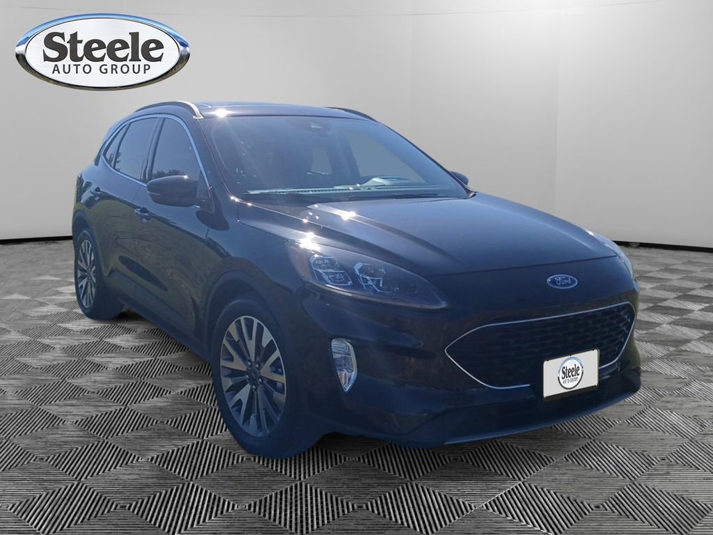 Used 2020 Ford Escape Titanium w/ Titanium Premium Package 2.0 FWD image 3