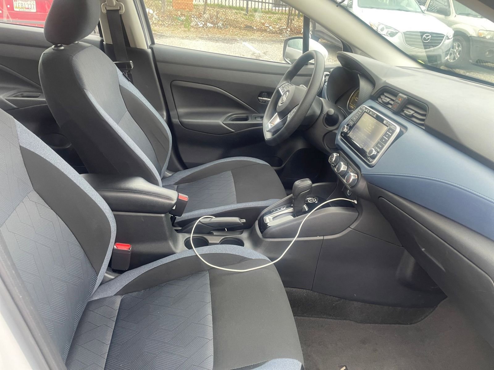 Used 2025 Nissan Versa SV w/ Trunk Package image 31