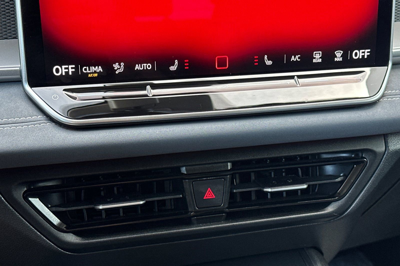 Used 2025 Volkswagen Tiguan SE FWD image 27