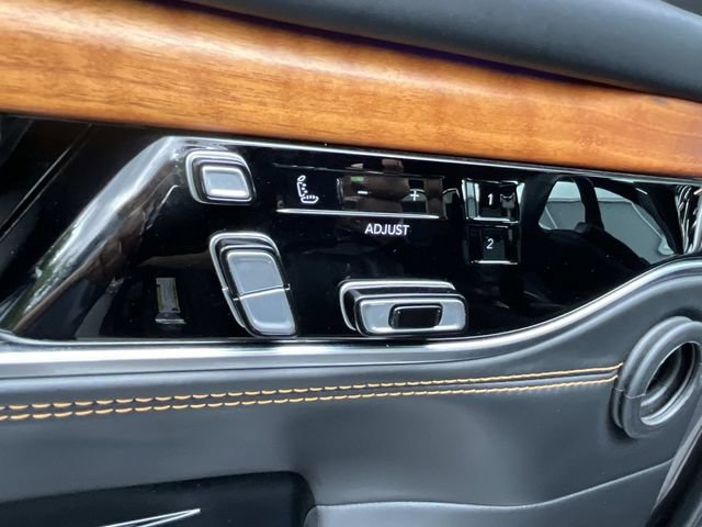 Used 2024 Jeep Grand Wagoneer L Series III AWD/4WD image 37
