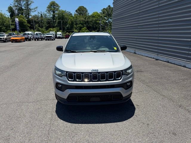 Used 2024 Jeep Compass Latitude AWD/4WD image 3