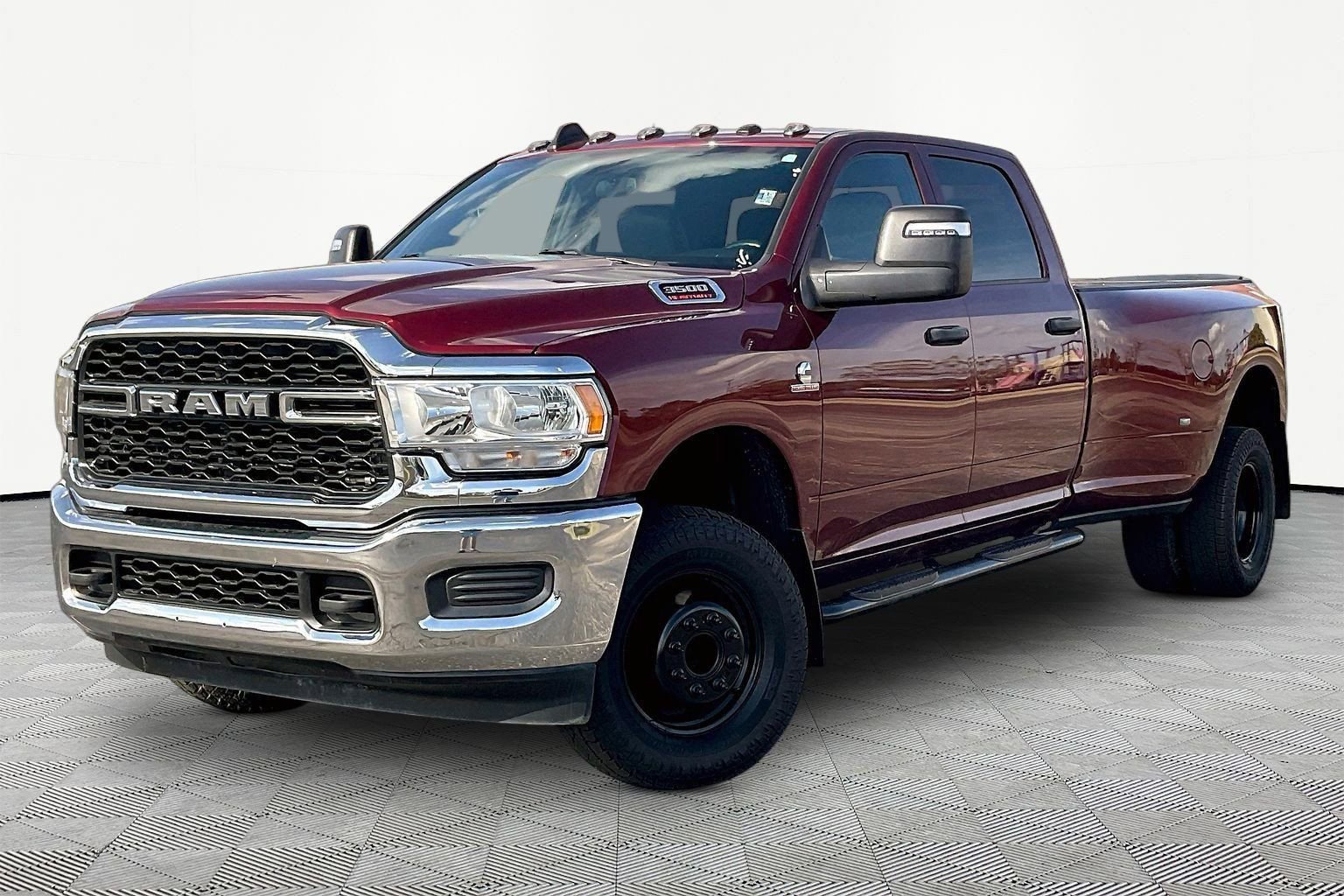 Used 2024 RAM 3500 Tradesman w/ Chrome Appearance Group image 2