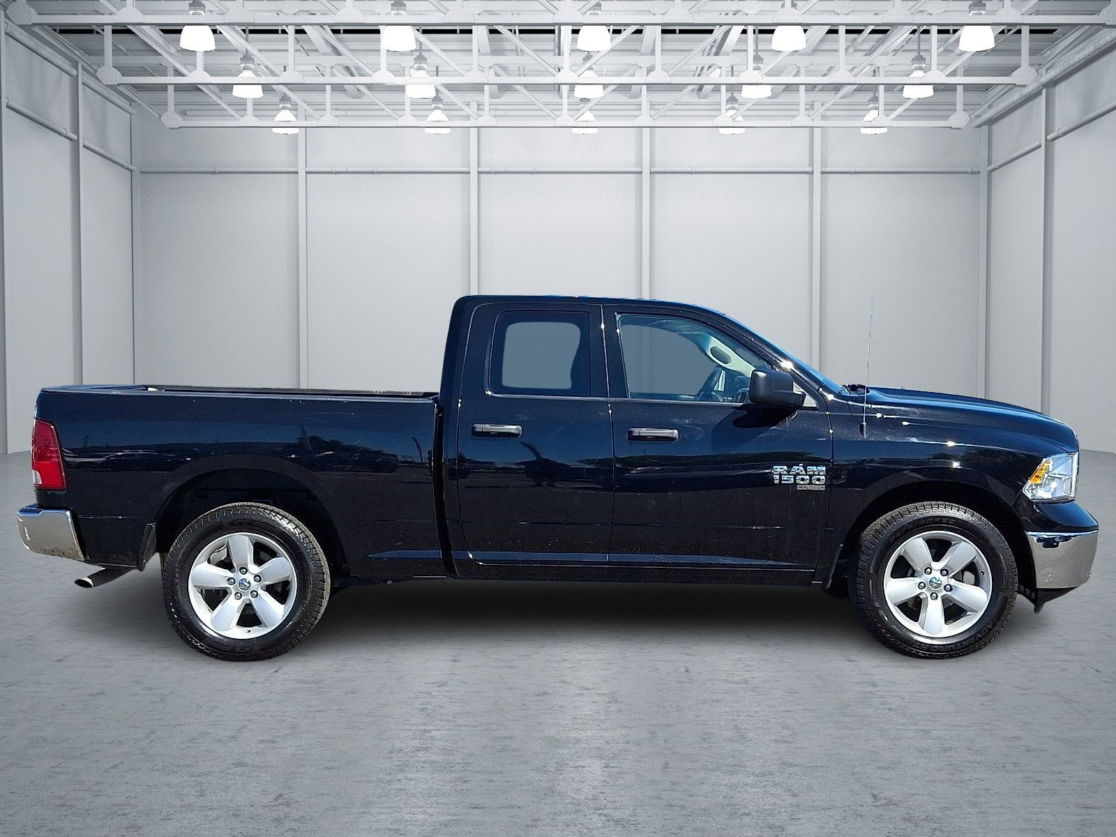 Used 2024 RAM 1500 Classic SLT AWD/4WD image 7