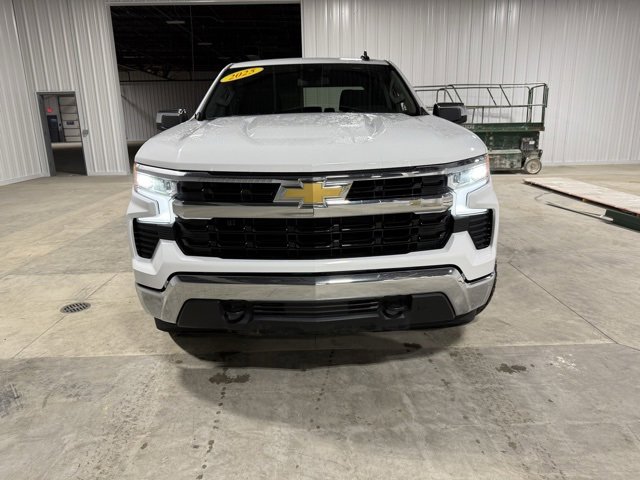 Used 2025 Chevrolet Silverado 1500 LT image 2