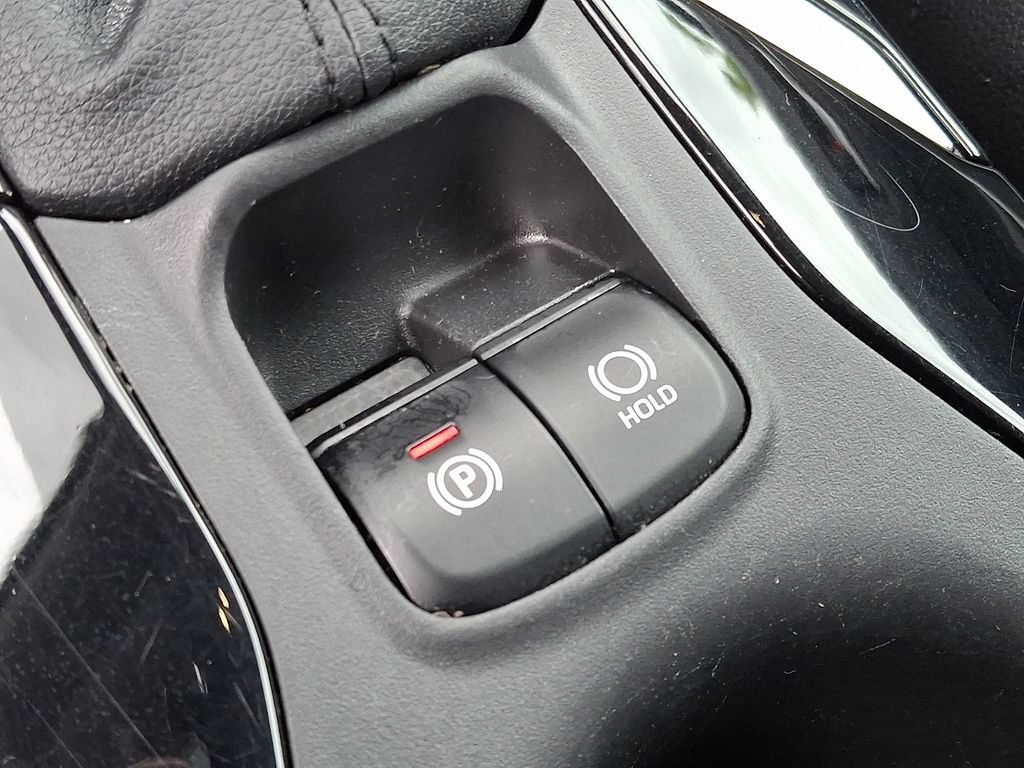Certified 2025 Toyota Corolla Cross XLE FWD image 17