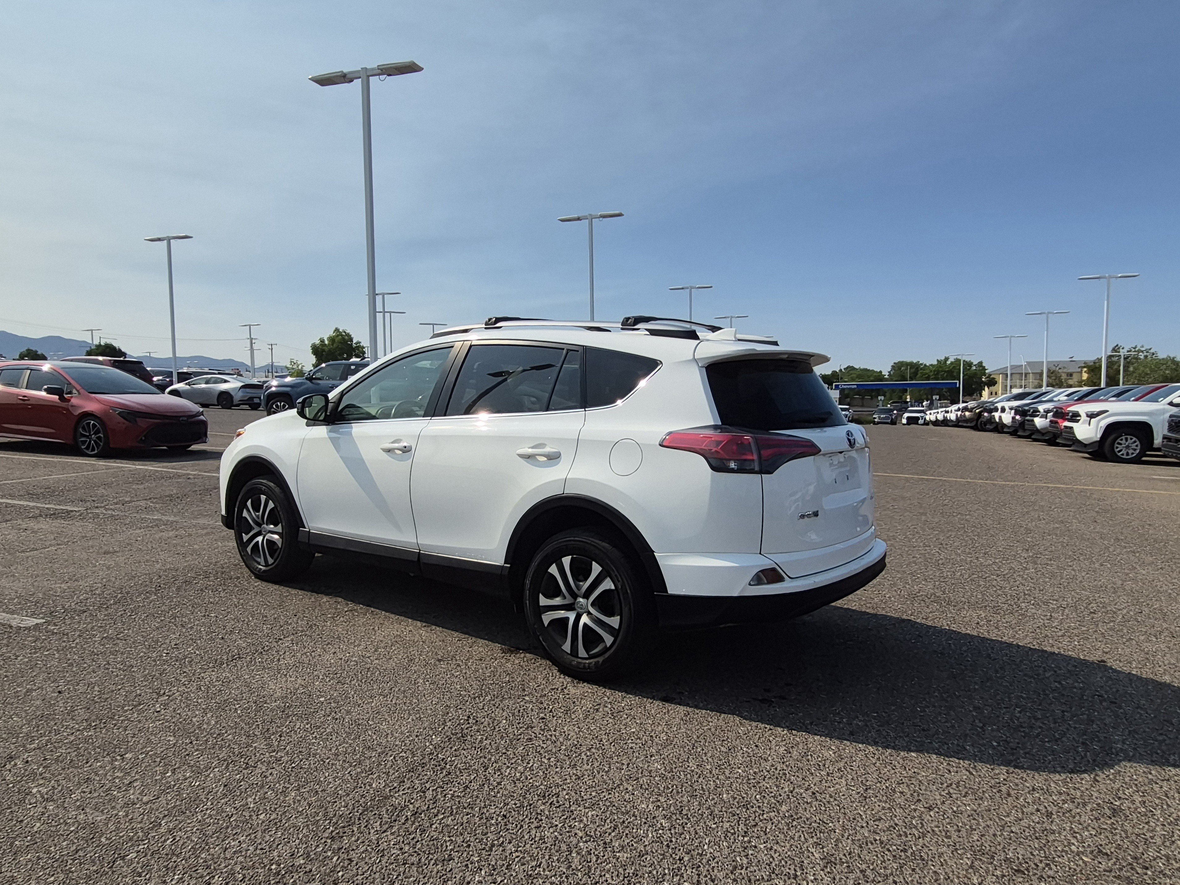 Used 2018 Toyota RAV4 LE w/ Carpet Mat Package AWD/4WD image 3