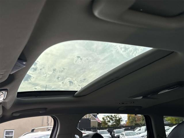 Used 2023 Kia Telluride EX w/ EX Captain's Chair Package image 21