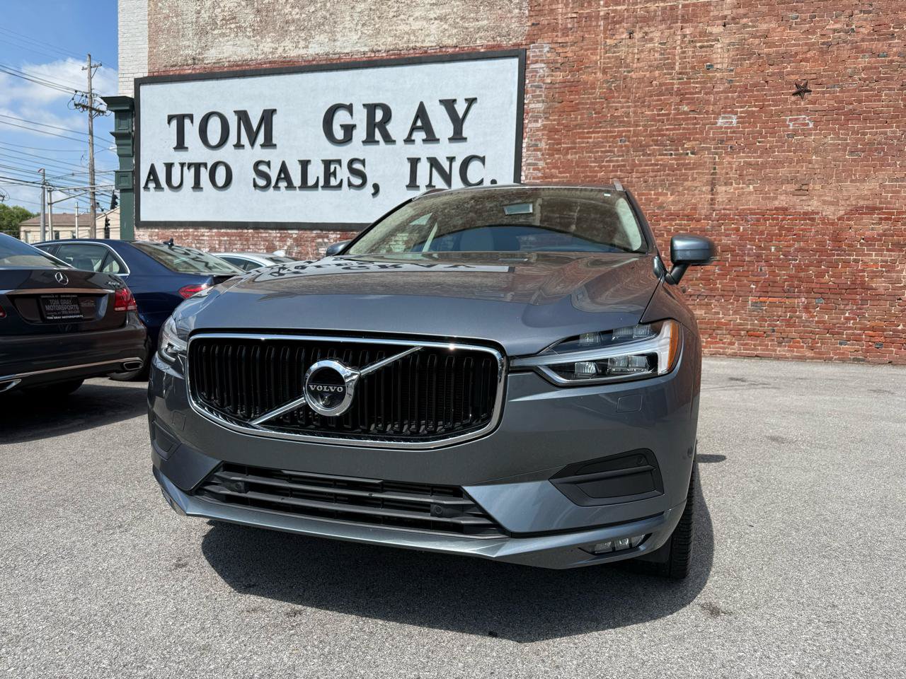 Used 2019 Volvo XC60 T6 Momentum w/ Advanced Package AWD/4WD image 1