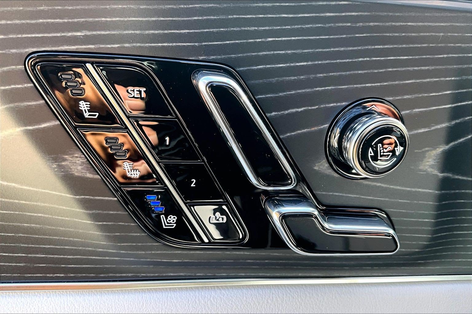 New 2026 Cadillac Lyriq Premium Luxury w/ LPO, Floor Liner Package AWD/4WD image 12