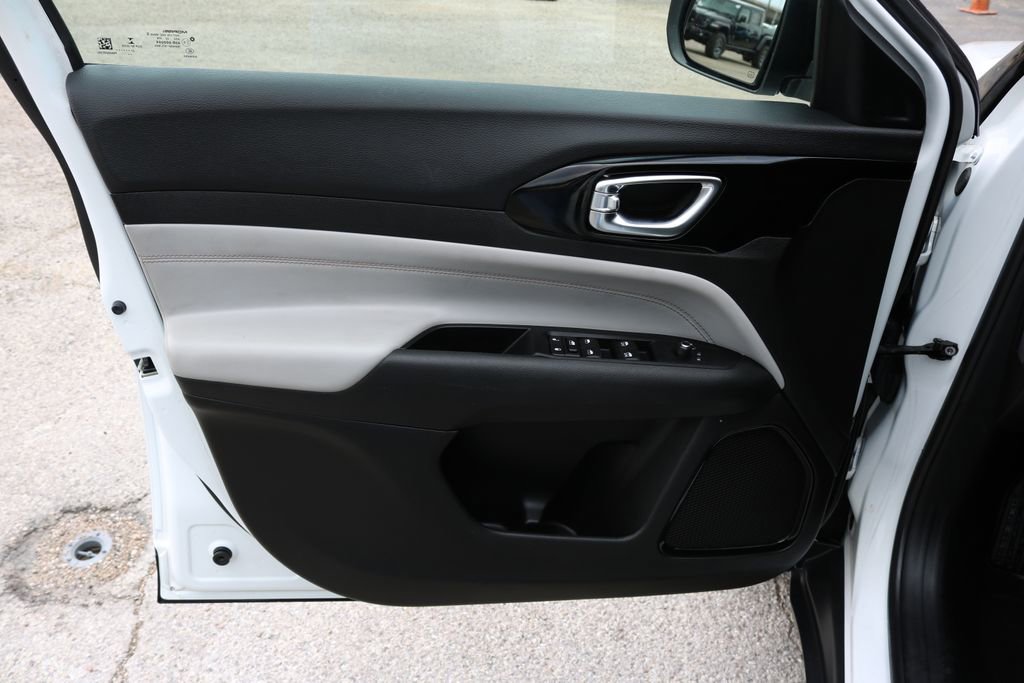 Used 2022 Jeep Compass Limited image 10