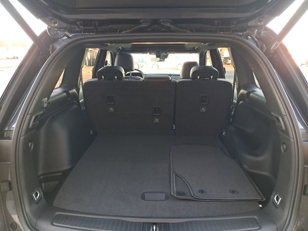 New 2025 Jeep Grand Cherokee Limited w/ MOPAR Finishing Package AWD/4WD image 20