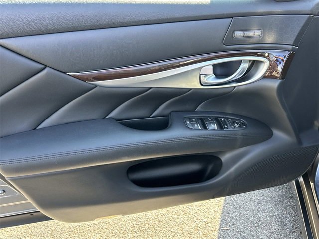 Used 2019 INFINITI Q70 Luxe w/ Proactive Package image 17